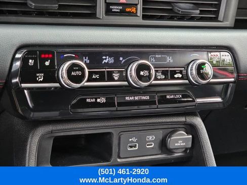 Certified 2025 Honda Pilot Black Edition image 30
