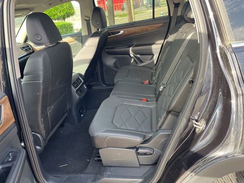 Used 2025 Volkswagen Atlas SE image 5