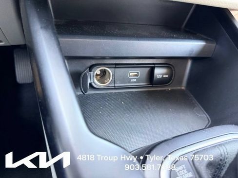Certified 2025 Kia Soul LX w/ LX Technology Package FWD image 19