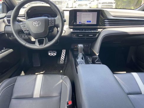 Used 2025 Toyota Camry SE w/ Convenience Package FWD image 10