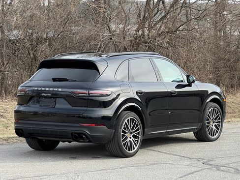 Certified 2023 Porsche Cayenne image 6