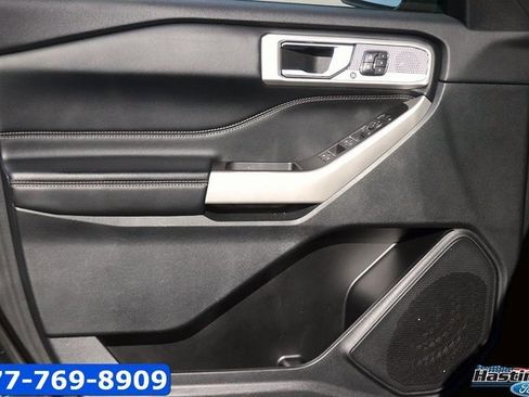 Used 2022 Ford Explorer Limited w/ Equipment Group 301A image 9