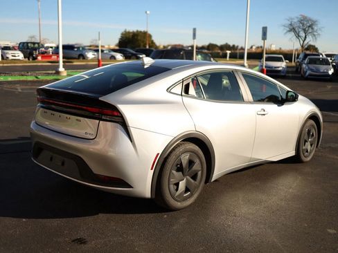 Used 2025 Toyota Prius LE image 5