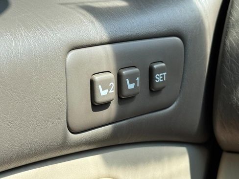 Used 2005 Lexus LX 470 4WD image 17