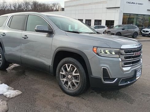 Used 2023 GMC Acadia SLE image 7