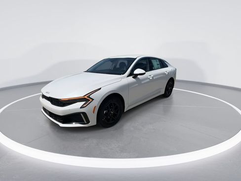 New 2026 Kia K5 LXS FWD image 4