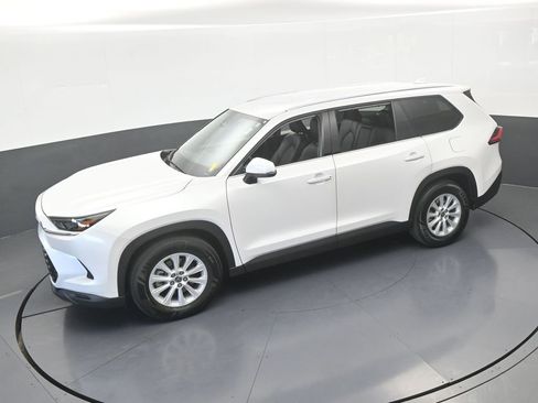 Used 2024 Toyota Grand Highlander FWD image 46
