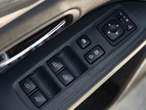Used 2020 Mitsubishi Outlander SEL FWD image 36