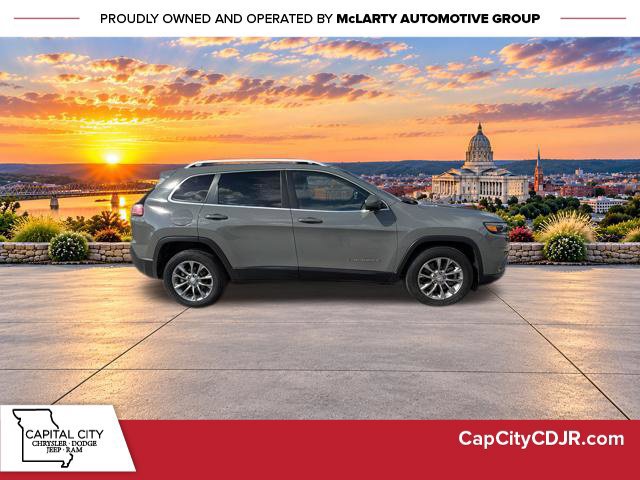 Used 2019 Jeep Cherokee Latitude Plus w/ Comfort/Convenience Group FWD image 2