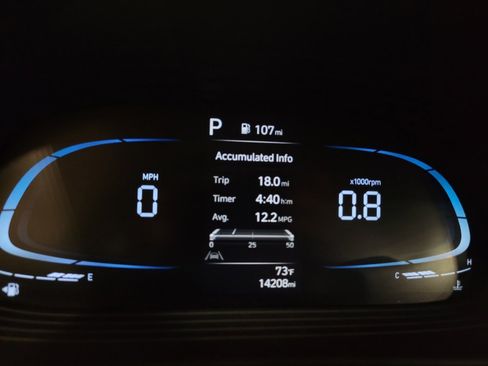 Used 2023 Hyundai Venue SEL FWD image 23