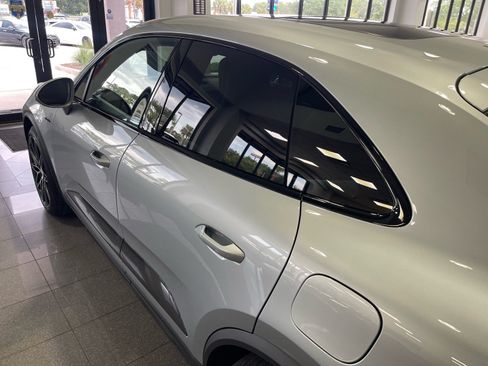Used 2025 Porsche Macan 4S Electric AWD/4WD image 13