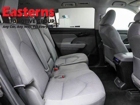 Used 2023 Toyota Highlander L image 21