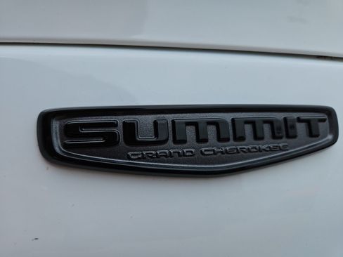 Used 2024 Jeep Grand Cherokee L Summit AWD/4WD image 31