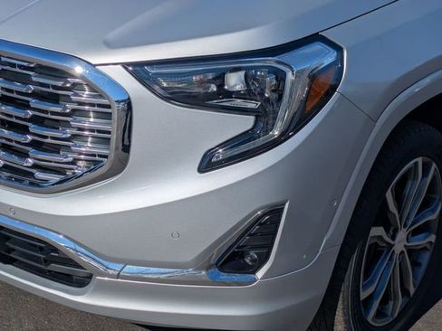 Used 2019 GMC Terrain Denali w/ Advanced Safety Package image 9