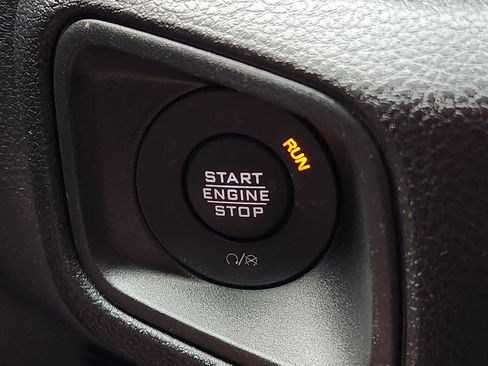 Used 2025 Jeep Gladiator Sport AWD/4WD image 24