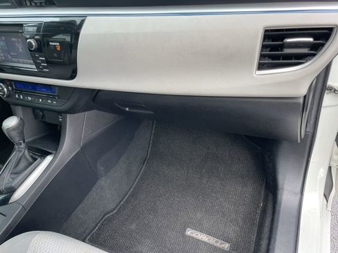 Used 2015 Toyota Corolla LE image 31