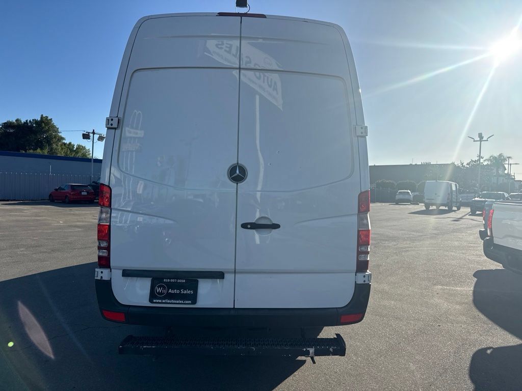 Used 2016 Mercedes-Benz Sprinter 2500 image 4