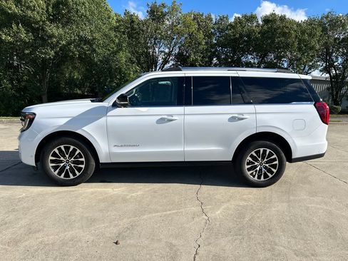Used 2025 Ford Expedition Platinum AWD/4WD image 2