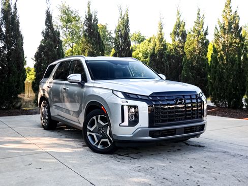 Used 2025 Hyundai Palisade SEL FWD image 2