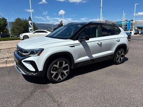 Used 2023 Volkswagen Taos SEL AWD/4WD image 3