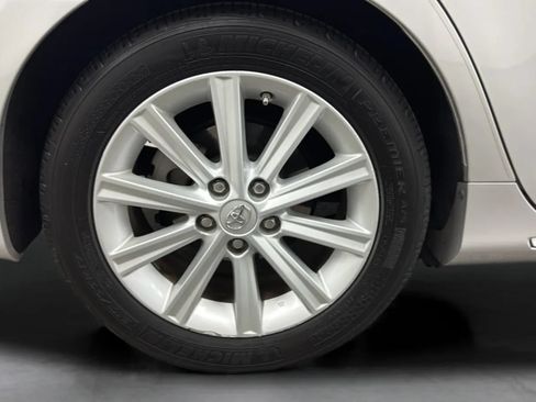 Used 2013 Toyota Camry XLE w/ Leather Pkg FWD image 28