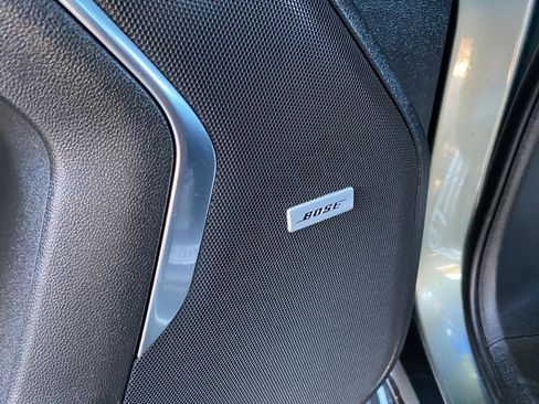 Used 2023 Chevrolet Suburban Premier image 22