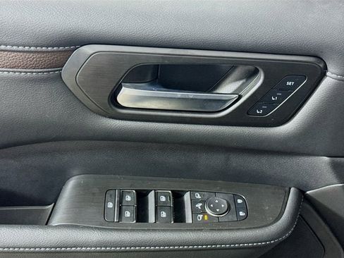 New 2025 Nissan Armada SL w/ Captain's Chari Seat Package image 16