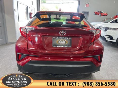 Used 2019 Toyota C-HR XLE FWD image 4