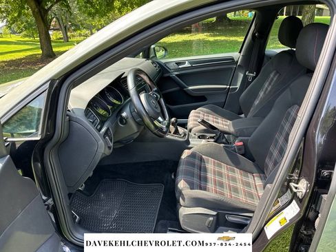 Used 2017 Volkswagen Golf 4-Door FWD image 10