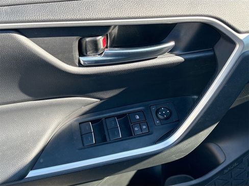 Used 2022 Toyota RAV4 XLE image 17