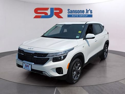 Certified 2024 Kia Seltos LX AWD/4WD image 1