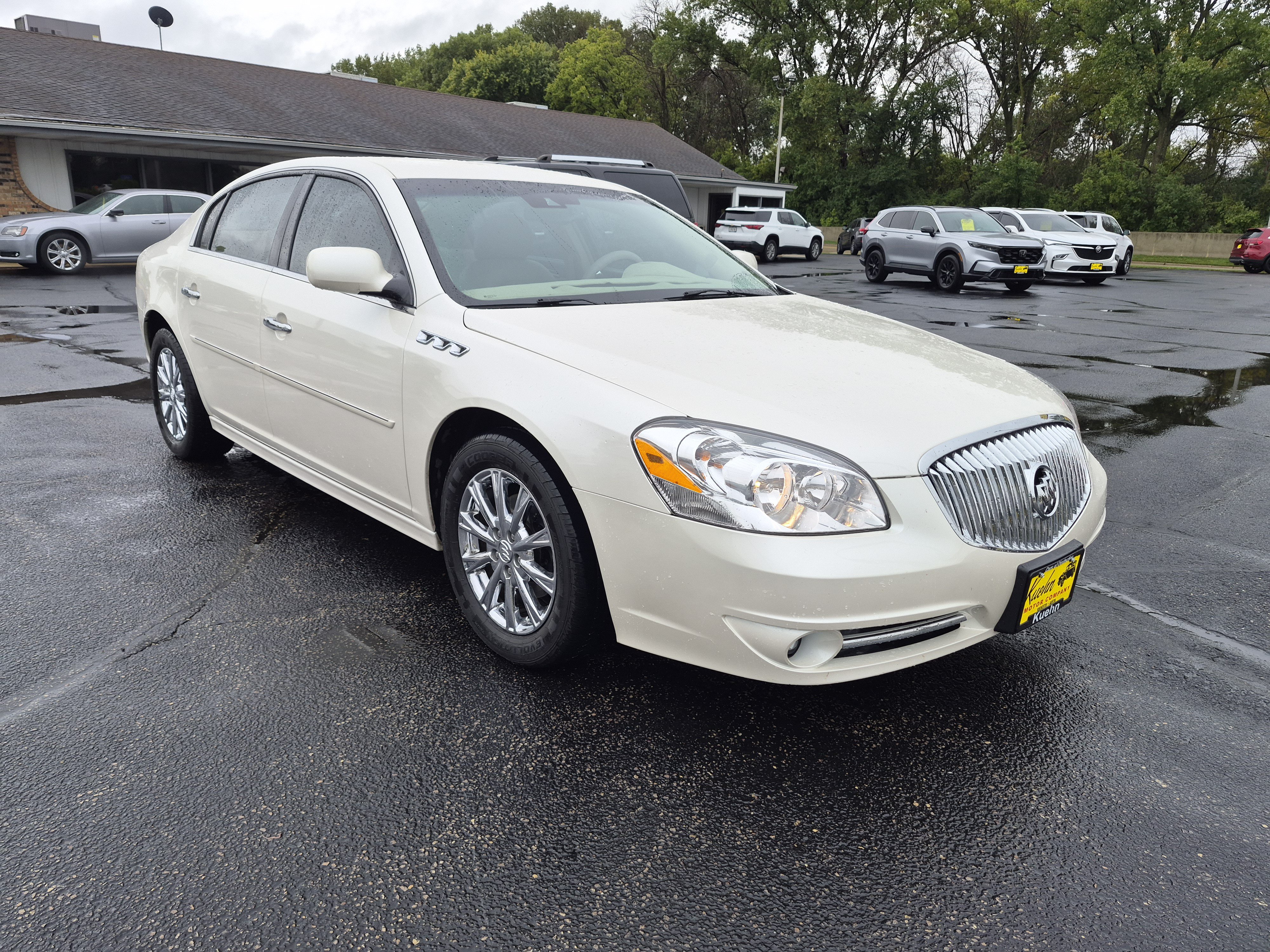 Used 2011 Buick Lucerne CXL FWD image 2