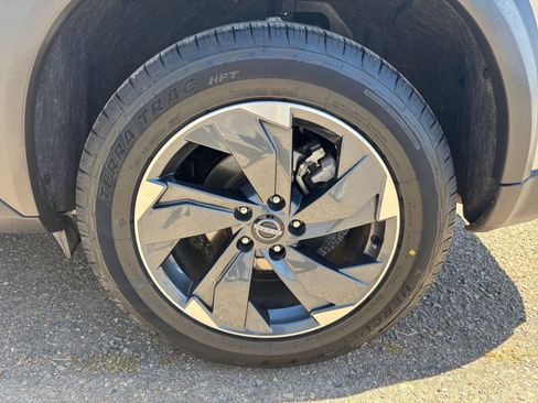 Used 2025 Nissan Rogue SV AWD/4WD image 32