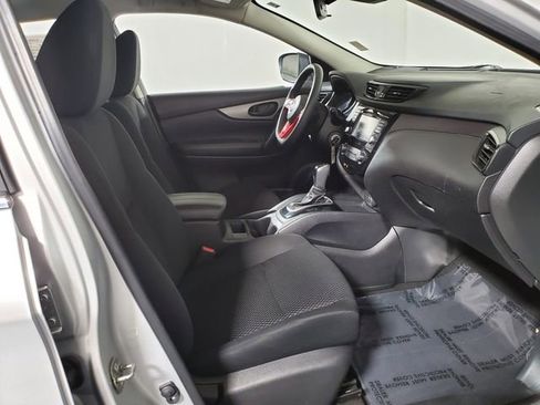 Used 2021 Nissan Rogue Sport S image 9