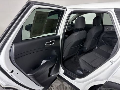 Used 2025 Kia Sportage LX image 27