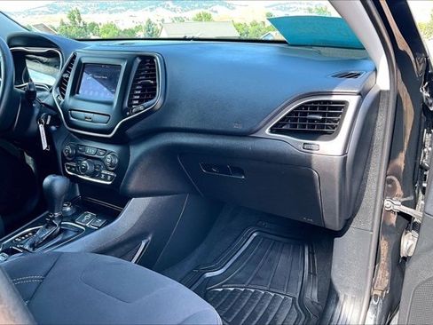 Used 2019 Jeep Cherokee Latitude w/ Popular Appearance Group AWD/4WD image 26