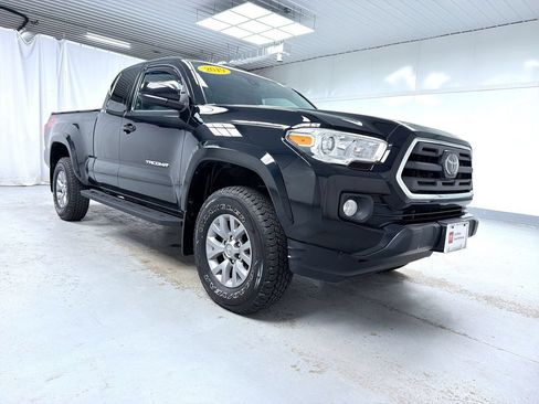 Certified 2019 Toyota Tacoma SR5 AWD/4WD image 1