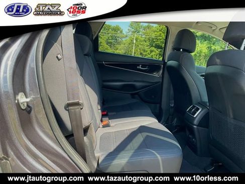 Used 2017 Kia Sorento FWD image 13