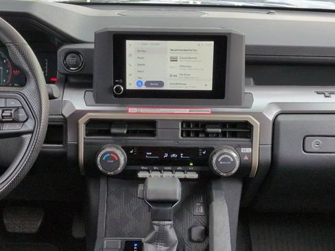 Used 2025 Toyota Tacoma SR5 AWD/4WD image 17