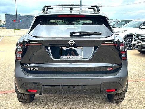 New 2026 Nissan Kicks SR w/ Cold Weather Package FWD image 7