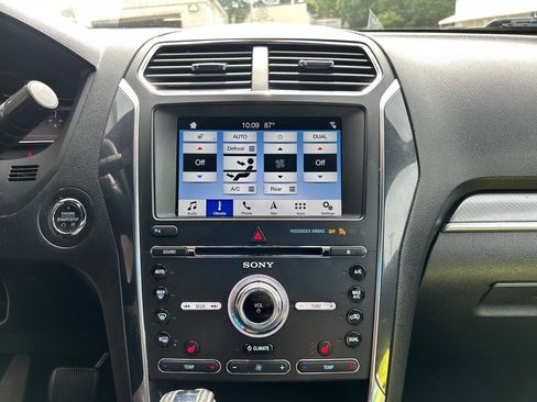 Used 2018 Ford Explorer Sport w/ Ford Safe & Smart Package AWD/4WD image 18