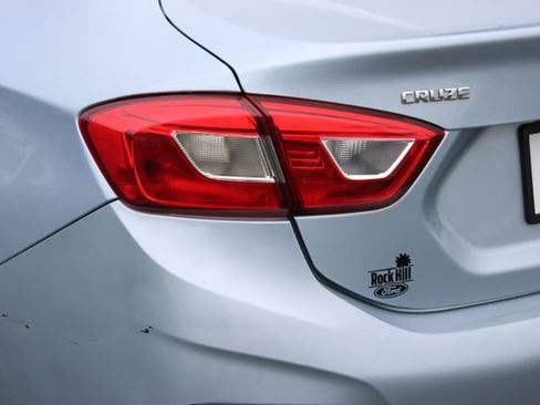 Used 2018 Chevrolet Cruze Premier FWD image 20