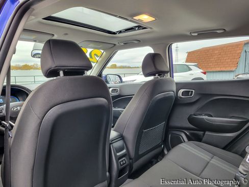 Used 2024 Hyundai Venue SEL image 14
