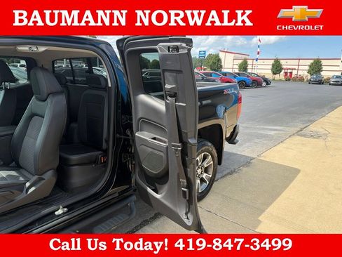 Used 2017 Chevrolet Colorado Z71 AWD/4WD image 39