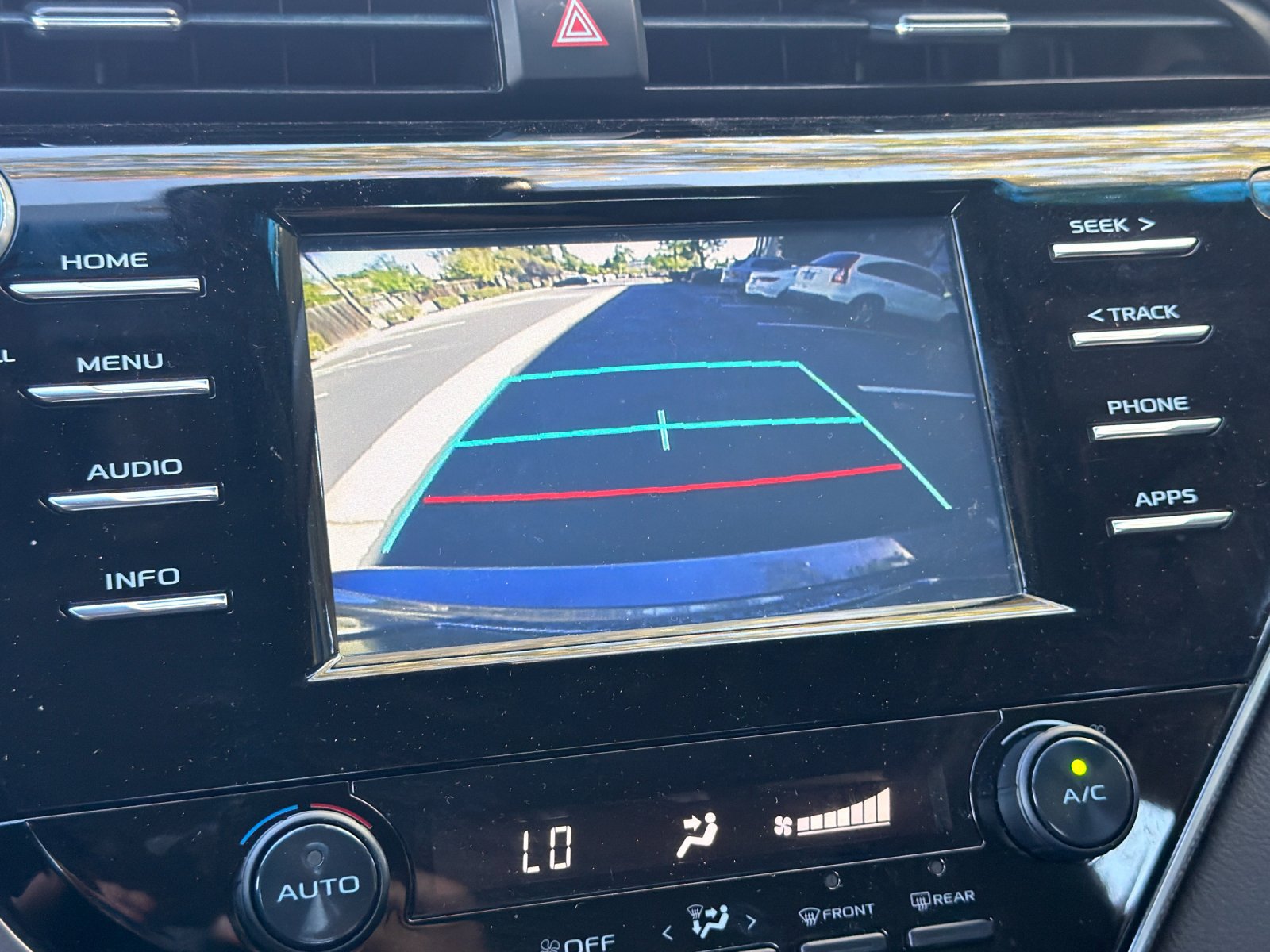 Used 2018 Toyota Camry SE w/ Moonroof Package FWD image 14