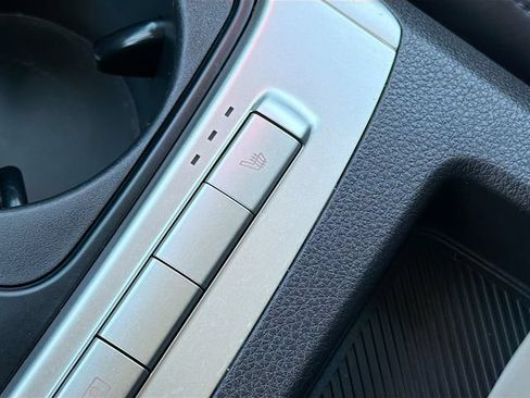 Used 2025 Kia Carnival FWD image 20