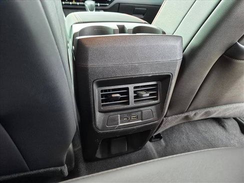 Used 2025 Chevrolet Colorado Z71 w/ Technology Package AWD/4WD image 17
