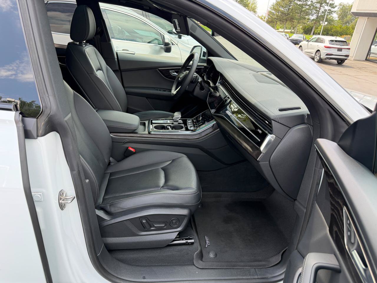 Used 2023 Audi Q8 Prestige w/ Prestige Package AWD/4WD image 24