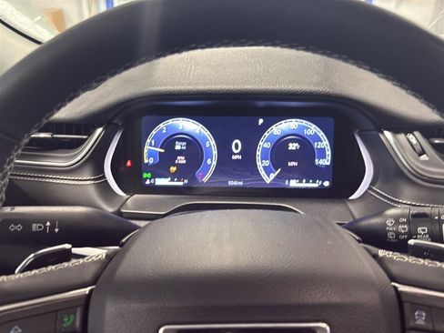 Used 2024 Jeep Grand Cherokee Laredo image 9