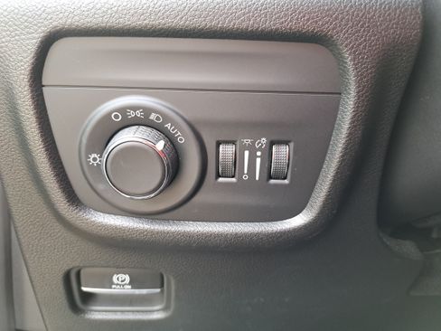 Used 2023 Jeep Grand Cherokee Altitude AWD/4WD image 24